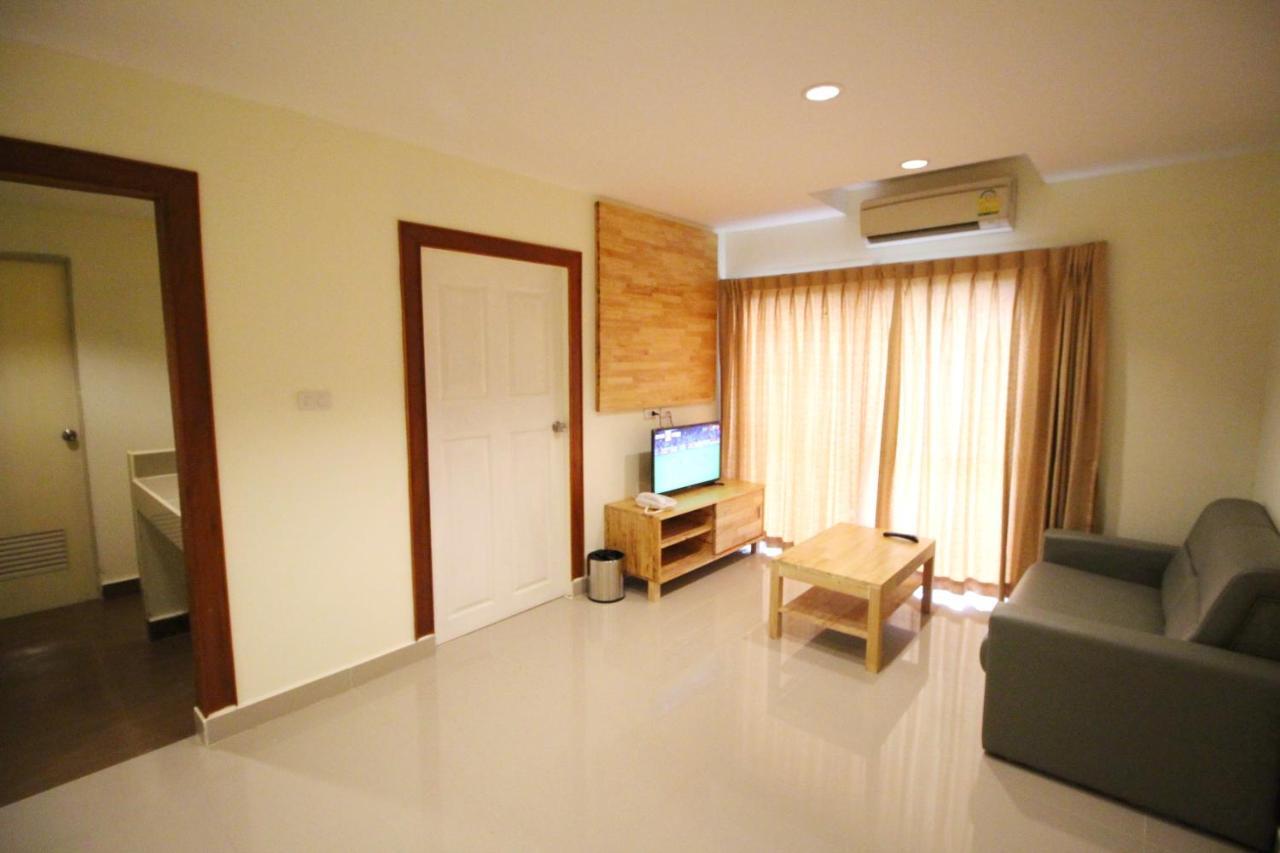 Lee Place Phatthanakan Condo バンコク都 エクステリア 写真