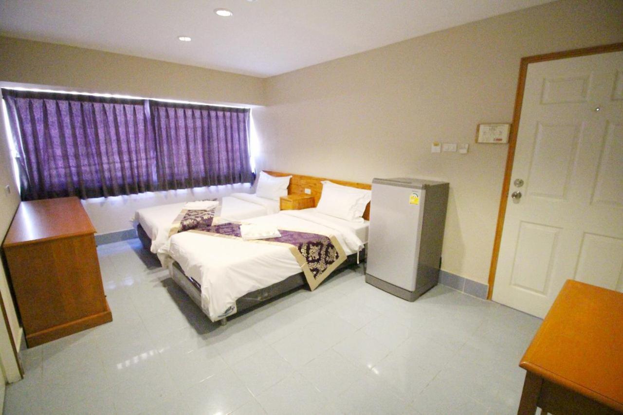 Lee Place Phatthanakan Condo バンコク都 エクステリア 写真
