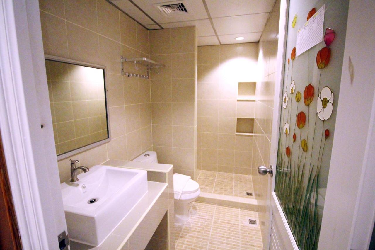 Lee Place Phatthanakan Condo バンコク都 エクステリア 写真