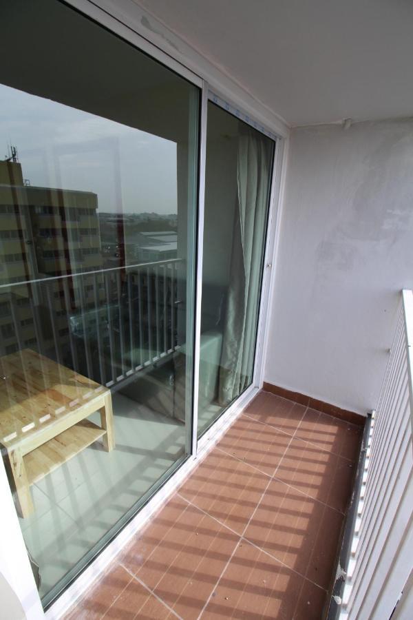 Lee Place Phatthanakan Condo バンコク都 エクステリア 写真
